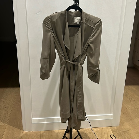 Babaton ‘Quincey’ Flowy Trench Coat - Picture 1 of 4
